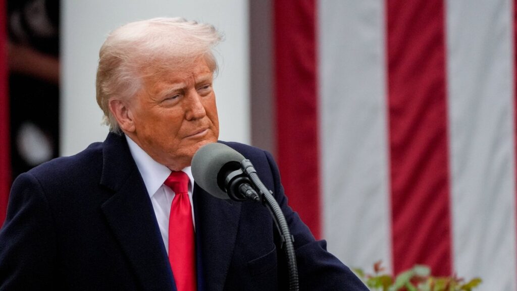 Donald Trump zwolnił kluczowych urzędników po incydentalnym spotkaniu. Znaczenie "teczki dokumentów".