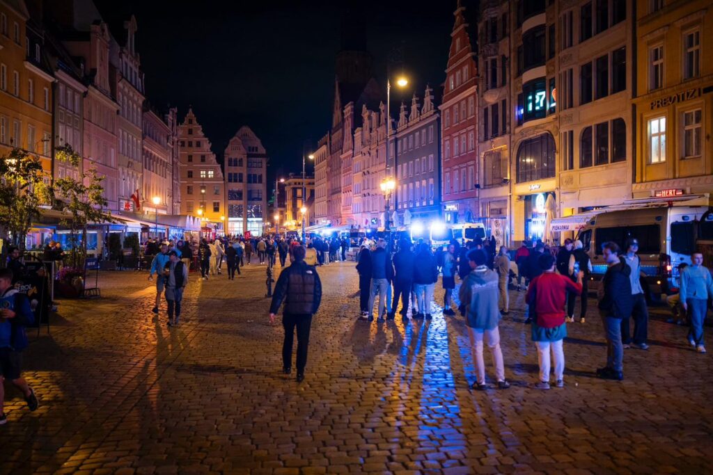 Wzmożona obecność służb na ulicach Wrocławia. Tak wyglądała noc po sportowych emocjach