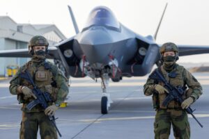 Oto kilka unikalnych propozycji przeredagowanego tytułu: 1. Ambitne wymagania NATO – czy Niemcy sprostają wyzwaniom? 2. Nowe wytyczne NATO: jak poradzą sobie Niemcy? 3. NATO stawia twarde warunki. Jak odpowiedzą Niemcy? 4. Wobec wysokich oczekiwań NATO: czy Niemcy staną na wysokości zadania? 5. Ambitne cele NATO dla krajów członkowskich – niemieckie szanse i obawy Daj znać, jeśli chciałbyś dodatkowe wersje!