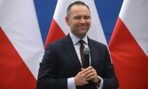 Karol Nawrocki otrzymał mieszkanie starszego mężczyzny w zamian za opiekę. Dziennikarze znaleźli 80-latka w domu pomocy społecznej