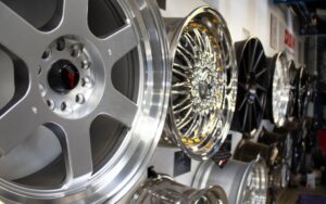 Oto propozycja unikalnego tytułu o zachowanym sensie: **Walory dystrybutorów części motoryzacyjnych wciąż niedoceniane przez rynek** Lub, w nieco innej wersji: **Spółki zajmujące się dystrybucją części nadal zbyt nisko wyceniane** Lub: **Niewłaściwie wycenione akcje dystrybutorów części – potencjał do wzrostów**