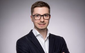 Bezprecedensowe zainteresowanie złotem lub Historycznie wysokie zapotrzebowanie na złoto lub Niespotykane wcześniej zakupy złota lub Złoto bije rekordy popularności lub Złoto na fali rekordowego zainteresowania