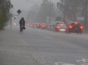RCB ostrzega: zagrożenie podtopieniami i awarie prądu możliwe w regionie