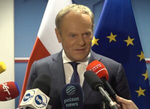 Donald Tusk zapytany o sondaże i poparcie dla KO. Odpowiedział zaskakującą datą: 2027