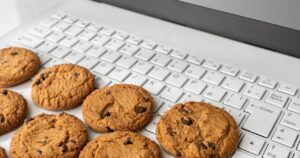 Jak skutecznie usunąć ciasteczka? Opanuj pliki cookie, bo śledzą twoje poczynania