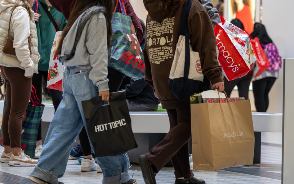 Oto kilka propozycji alternatywnych tytułów zachowujących sens i unikalność: 1. Tempo inflacji w USA zaskakująco spadło 2. Niespodziewane spowolnienie inflacji w Stanach Zjednoczonych 3. Inflacja w USA zwolniła szybciej, niż przewidywano 4. W Stanach Zjednoczonych inflacja nieoczekiwanie straciła impet 5. Zaskakujące zahamowanie inflacji za oceanem 6. Inflacja w USA: dane przynoszą niespodziewane wyhamowanie 7. USA: Inflacja przyhamowała wbrew prognozom