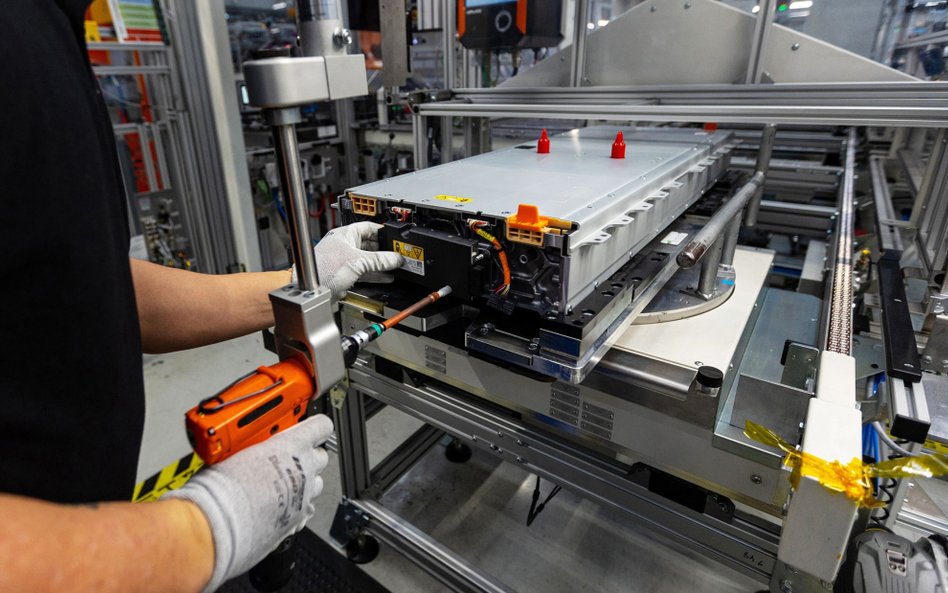 Niemiecki przemysł zaskakuje na plus – zamówienia rosną dzięki dużym kontraktom