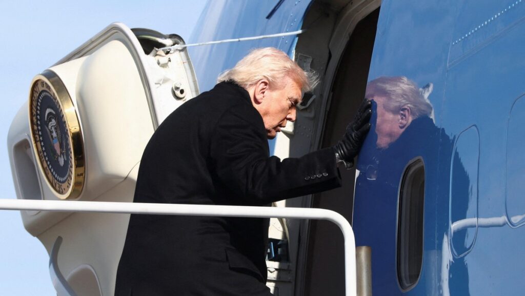 Trump w ogniu krytyki: rosnąca liczba zgonów pogrąża prezydenta [ANALIZA]