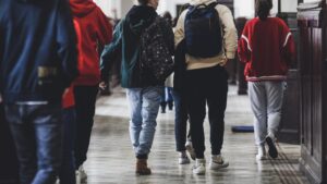 Szokujące polecenie dyrektora: uczeń musiał ogolić głowę