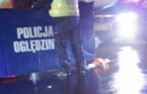 Tragiczny wypadek w Wielkopolsce: mężczyzna uwięziony w prasie do kartonów