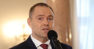 Karol Nawrocki odwiedza pana Jerzego w Domu Pomocy Społecznej