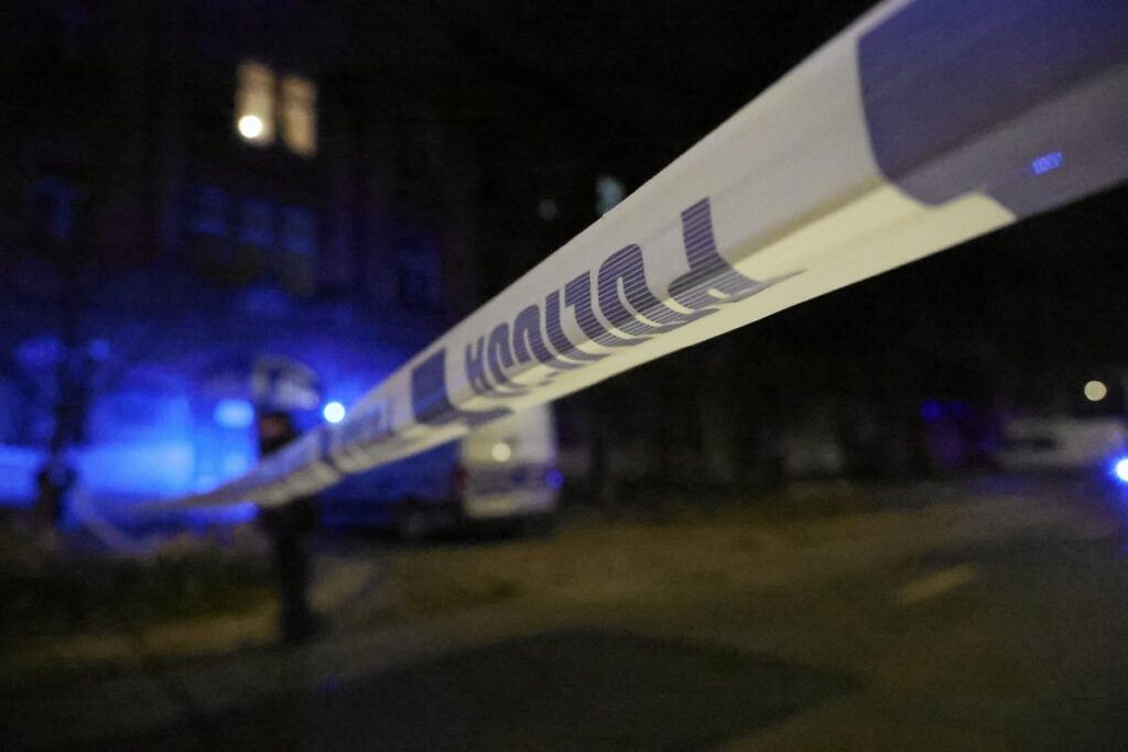 Warszawa: Tragiczny wypadek na oblodzonym balkonie – mężczyzna stracił równowagę, spadł i poniósł śmierć