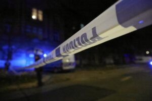 Warszawa: Tragiczny wypadek na oblodzonym balkonie – mężczyzna stracił równowagę, spadł i poniósł śmierć